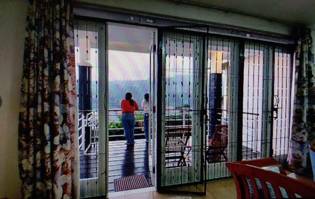 Villa Keluarga Syariah Resor Dago Pakar Bandung - View Bukit Esterno foto
